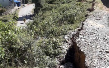 बैतडीको दशरथचन्द माविको भवन पहिरोको जोखिममा 